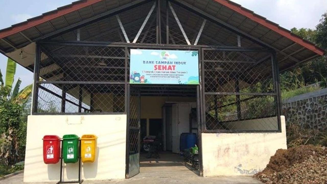 002144200_1761715860-Bank_Sampah