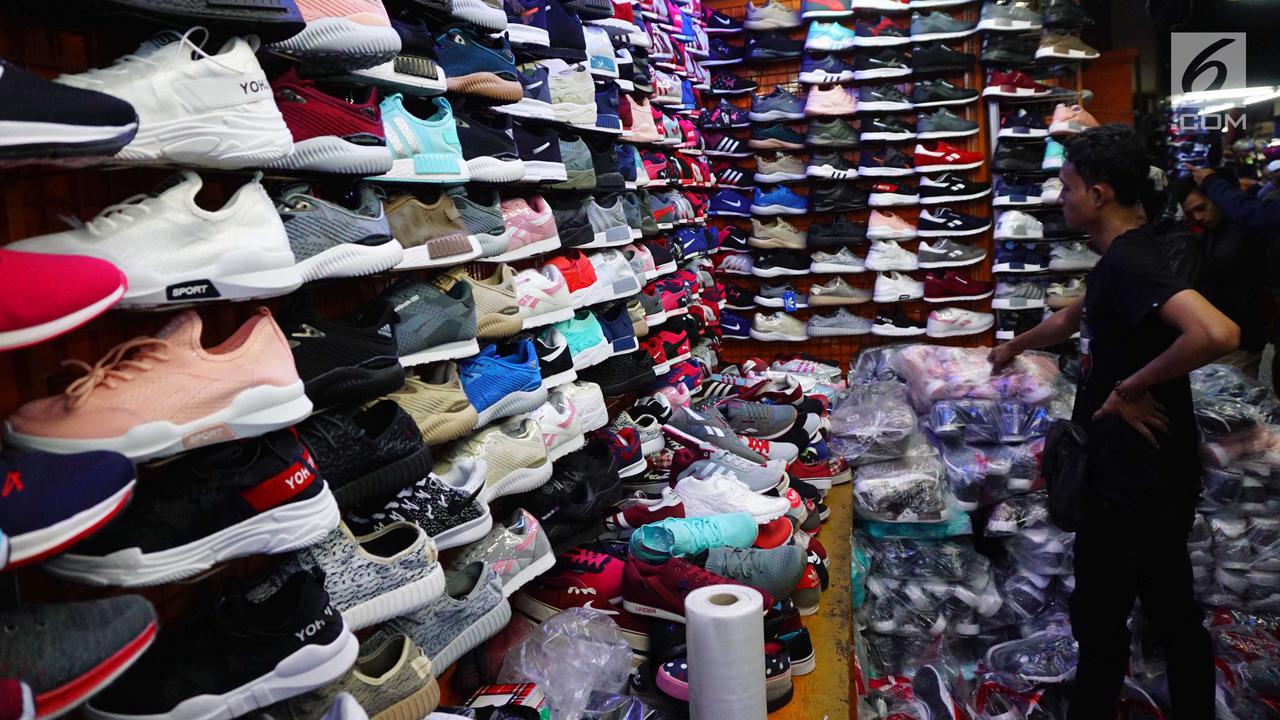 007687600_1530611676-Industri-sepatu3