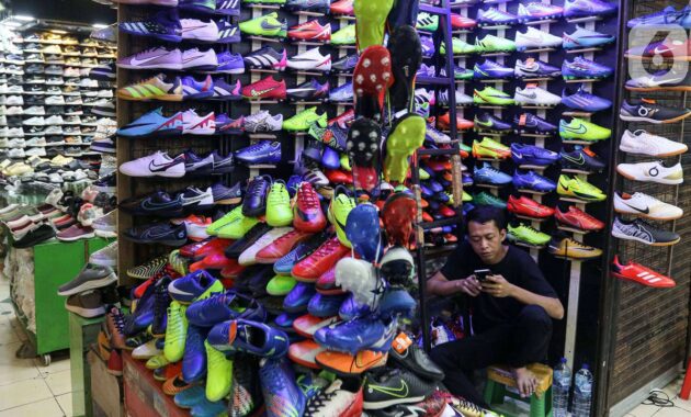 024253200_1698839347-20231101-Pelemahan-Daya-Beli-Masyarakat-Angga-1