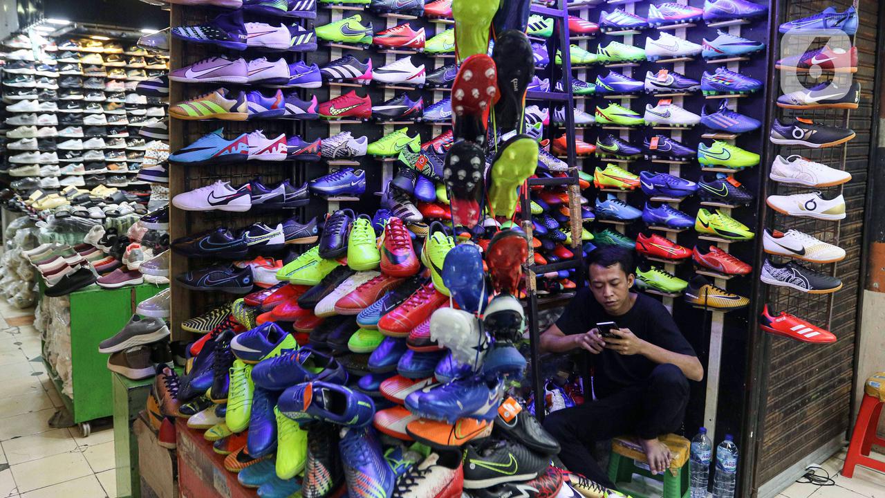 024253200_1698839347-20231101-Pelemahan-Daya-Beli-Masyarakat-Angga-1