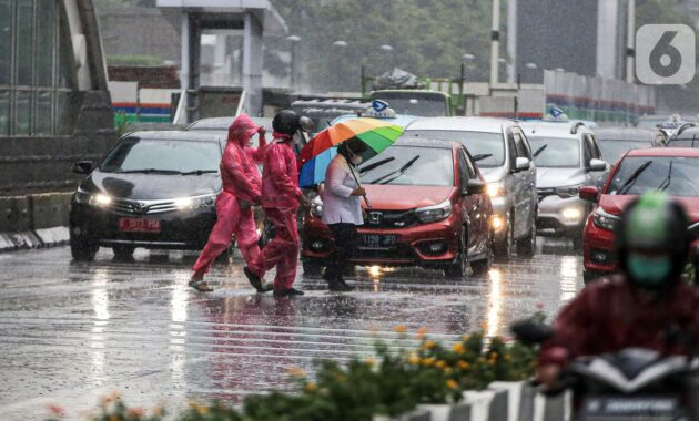 049552300_1669200213-20221123-Cuaca-Ekstrem-Jakarta-Faizal-4