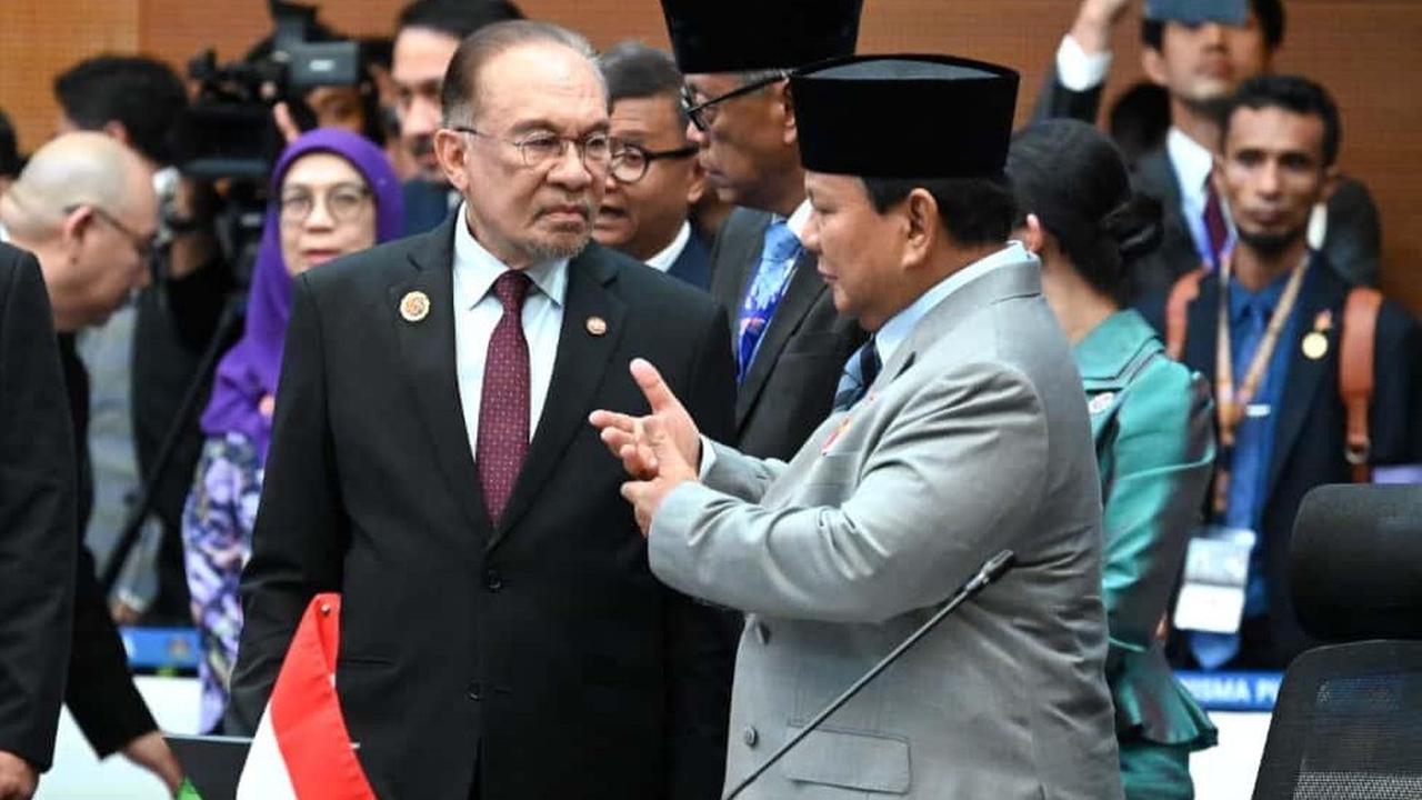 058337400_1761539393-Prabowo_dan_Anwar_Ibrahim