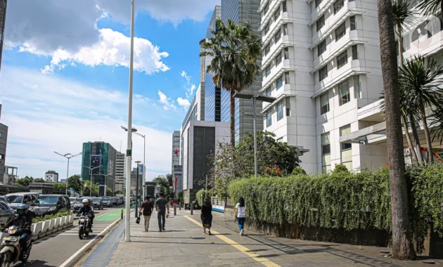 070466800_1681461843-Cuaca-Panas-Melanda-Jakarta-Faizal