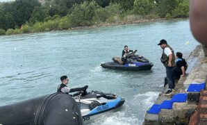 001540600_1763101942-Zita_Anjani_Pimpin_Aksi_Jetski_Lintas_Merak___Bakauheni_1