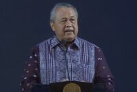 007622500_1764345082-Gubernur_Bank_Indonesia_Perry_Warjiyo