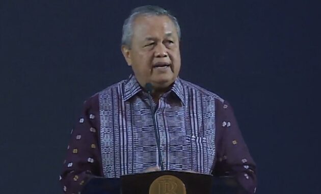 007622500_1764345082-Gubernur_Bank_Indonesia_Perry_Warjiyo