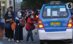 009598700_1708348089-20240219-Antrian_JakLingko-MER_3