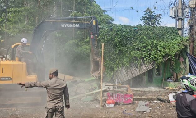 012025000_1763531432-Penertiban_bangunan_liar_di_Depok