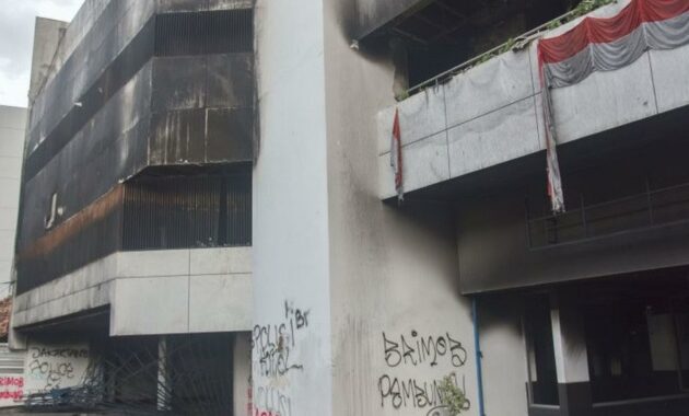 015096500_1762265180-kondisi-gedung-acc-usai-penemuan-dua-kerangka-manusia-2658273