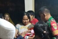 019995900_1763357768-Bayi_ditemukan_di_pos_ronda_sukabumi