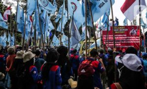 023672700_1652339053-20220512-Aksi-Buruh-Peringati-Mayday-8