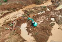 034224300_1763351105-Longsor