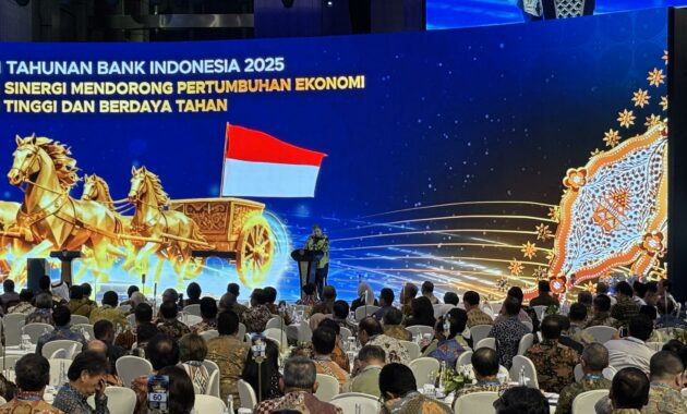 042395300_1764338301-Menko_Bidang_Perekonomian_Airlangga_Hartarto_dalam_Pertemuan_Tahunan_Bank_Indonesia