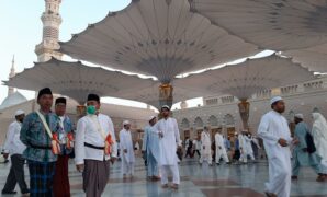 042435600_1562658021-Jemaah_di_Nabawi
