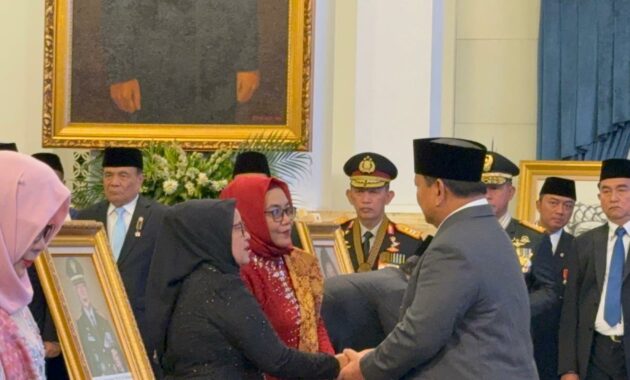 049871400_1762746381-Keluarga_Marsinah