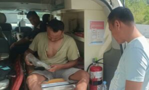 054707200_1763356606-Sopir_truk_dirampuk_di_tol_lampung