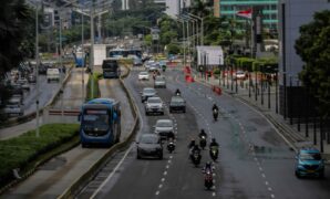 064001700_1586322174-20200408-Bebas-Ganjil-Genap-Diperpanjang-Lagi-hingga-19-April-4