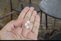 064464300_1761907628-Hujan_es_di_tangerang