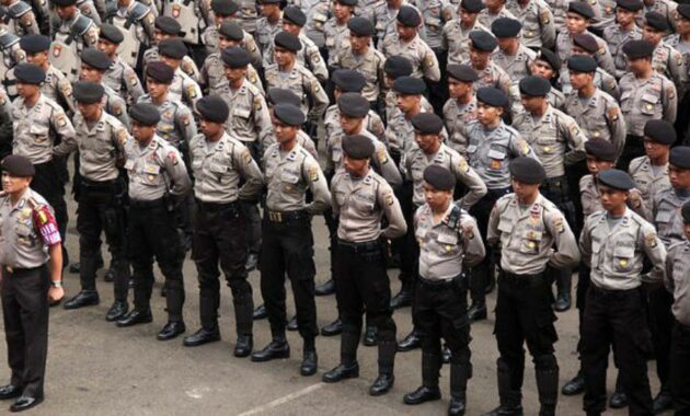 065706300_1563172222-anggota-polisi