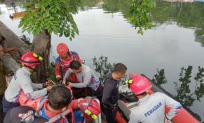 081152300_1763616396-Pria_Diduga_Maling_Tewas_Usai_Terjun_ke_Kali_Sunter