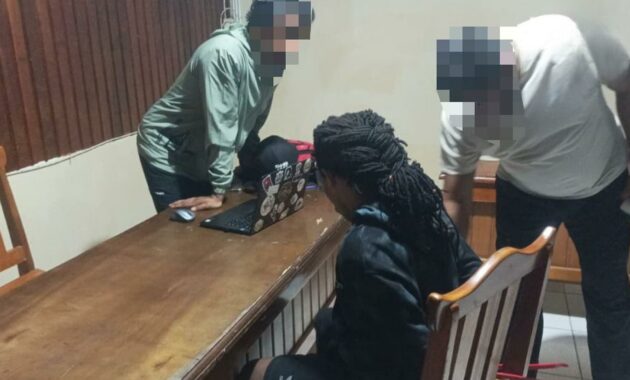 083556800_1762477493-1000498413