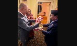 088755500_1763006809-Prabowo_Hadiah