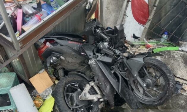 092277100_1763354032-Kecelakaan_Mobil_Motor