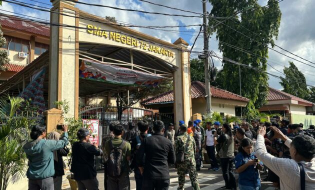 095568200_1762504083-Situasi_SMAN_72_Jakarta