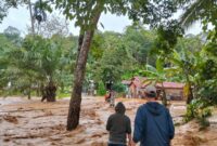 banjir_dan_longsor_di_padangsidempuan-drkl_large