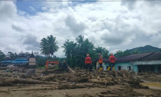 013001500_1765343118-Bencana_Agam