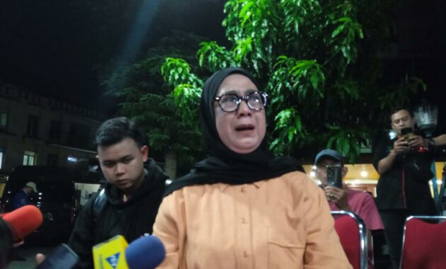 013126600_1765342568-Mimi_Adriani__Ibu_Rayhan_