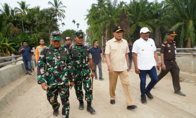 018514400_1765670212-Menko_Polkam_Djamari