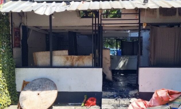 027727800_1765514533-warung_di_kalibata