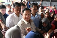 045022800_1765619207-Prabowo_usai_Meninjau_Korban_Bencana
