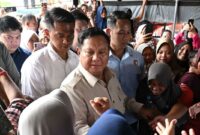 045022800_1765619207-Prabowo_usai_Meninjau_Korban_Bencana