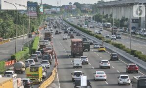 046017800_1671541995-291_Ribu_Kendaraan_Tinggalkan_Jakarta_Jelang_Libur_Nataru-merdeka-3