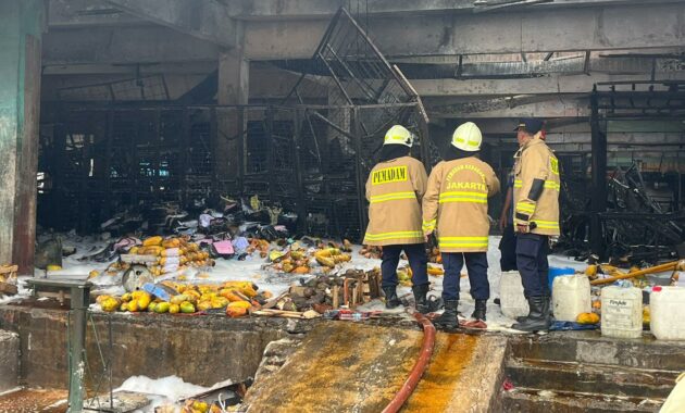 049233600_1765770264-Kebakaran_Kramat_Jati