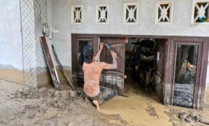 064276200_1764396455-2