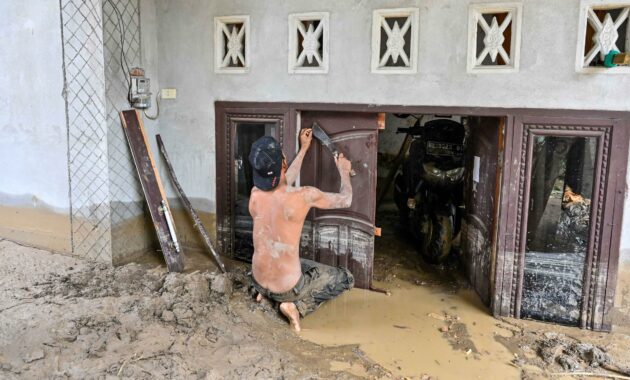 064276200_1764396455-2