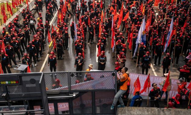 069502900_1729763563-20241024-Demo_Buruh-AFP_3