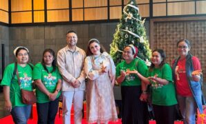 069621700_1766658907-Bahagia_rasanya_bisa_turut_mendampingi_suami_tercinta_untuk_menghadiri_Perayaan_Natal________Berba