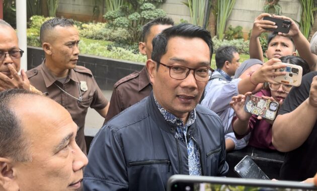 078632300_1764649557-Ridwan_Kamil_penuhi_panggilan_KPK