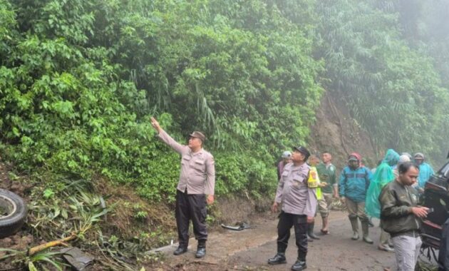 086543700_1765811735-kecelakaan_bromo