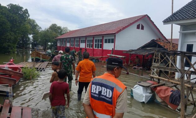 banjir_rob_di_indramayu-Vu7y_large