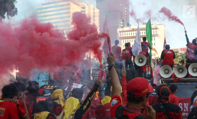 013488900_1556718746-Kembang-Api-Buruh4