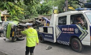 035595000_1769751175-Truk_Bermuatan_Hebel_Terguling_di_Depok