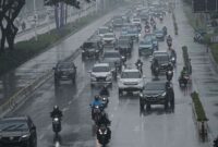 044594100_1645165608-20220218-Waspada_Cuaca_Ekstrem_di_Jakarta-8