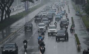 044594100_1645165608-20220218-Waspada_Cuaca_Ekstrem_di_Jakarta-8
