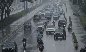 044594100_1645165608-20220218-Waspada_Cuaca_Ekstrem_di_Jakarta-8