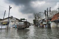 069999900_1638856317-20211207-Banjir-Rob-Pelabuhan-Sunda-Kelapa-2 (1)